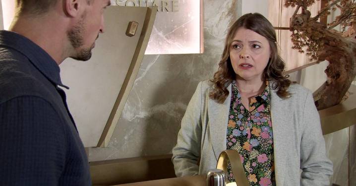 Fears grow over Tracy death as Coronation Street fans spot worrying clues