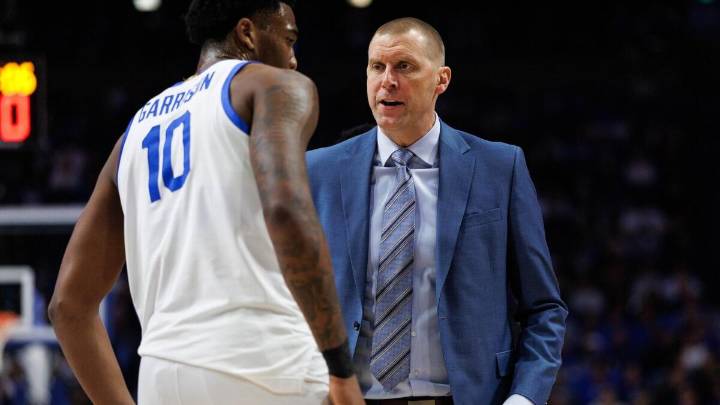 Broken clipboards, benchings and blowouts: Inside why Mark Pope and Kentucky's big