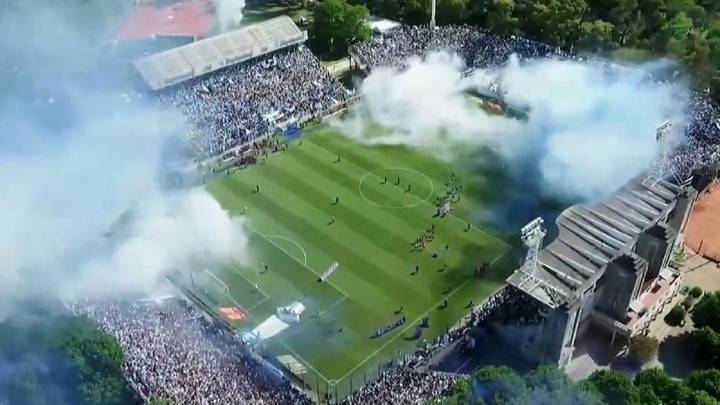 Incidentes en el clásico de La Plata: 26 detenidos y 12 policías heridos