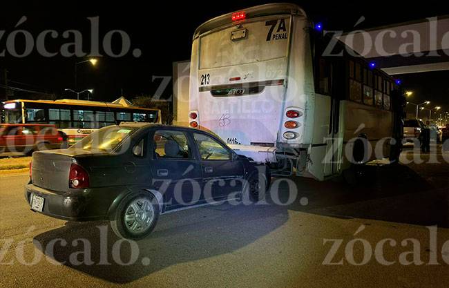 Conductor sufre malestar y choca por alcance contra ruta urbana en la colonia Valencia