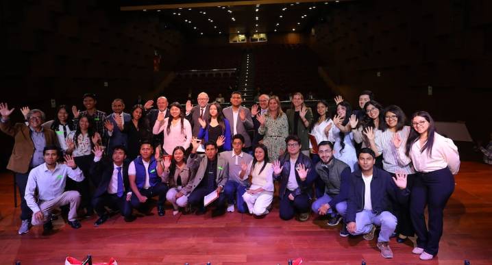 Congresistas respondieron a líderes juveniles en audiencia universitaria | IDEA Internacional