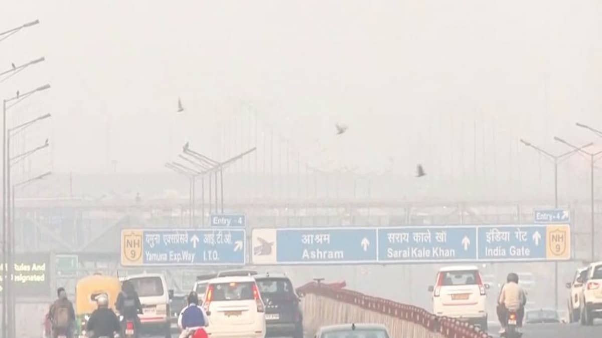 Delhi's AQI Hits 333, Remains in 'Very Poor' Category India News