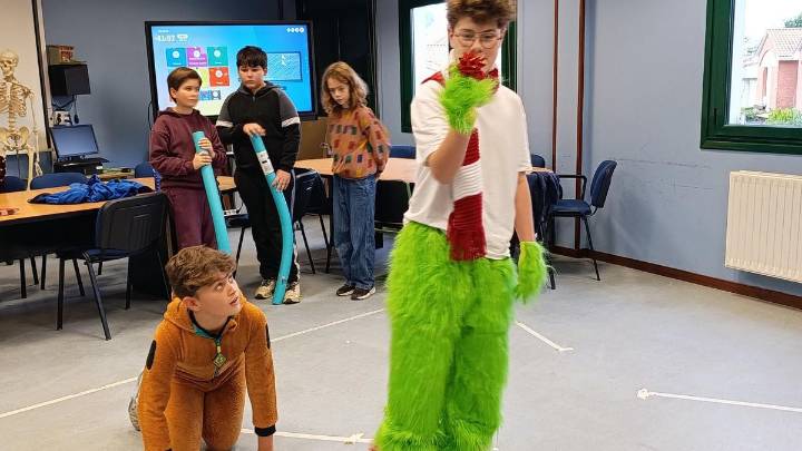 El "Grinch" toma el colegio de La Fresneda: así es la representación (en inglés) que preparan los niños de sexto de Primaria