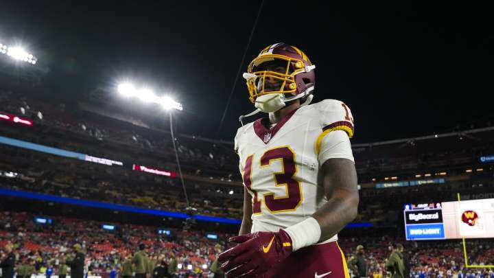 Treylon Burks outstanding one-handed catch gives Commanders 14