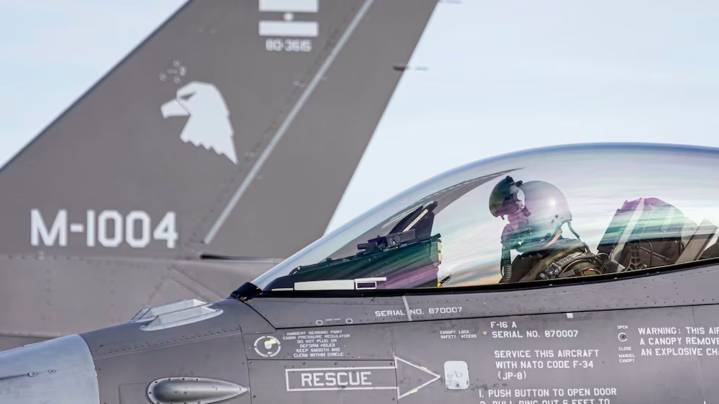 Llegan los aviones F-16: así son los nuevos cazas y este será su recorrido de presentación