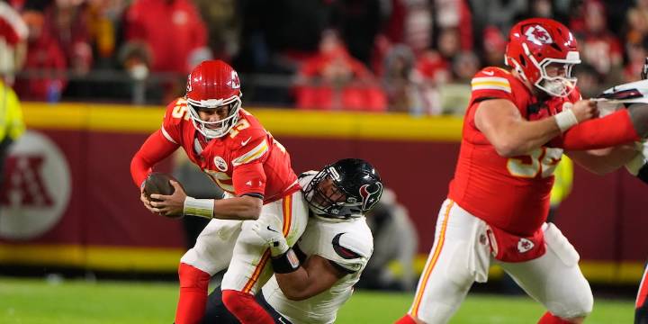 Chiefs’ playoff hopes dim after 20