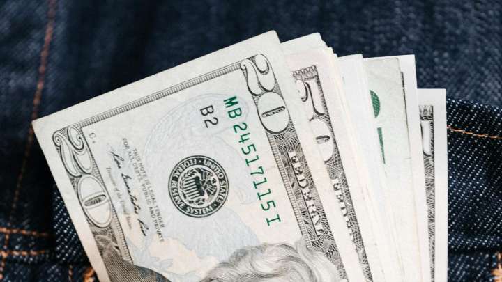 Precio del Dólar Hoy VIERNES 12 de Diciembre de 2025: ¿Cómo Está el Tipo de Cambio con el Peso?