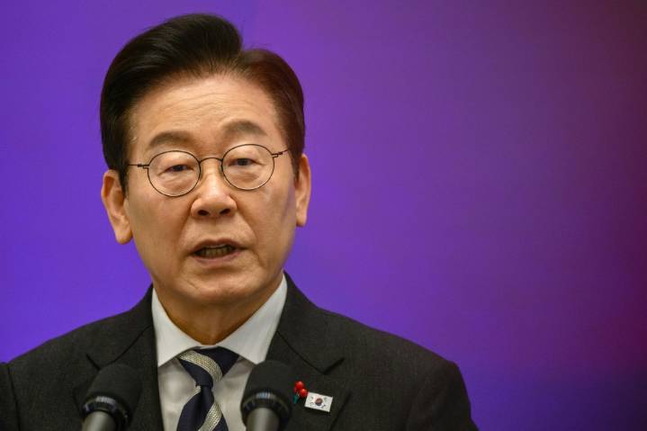 El líder surcoreano considera muy «difícil» construir submarinos nucleares en EEUU