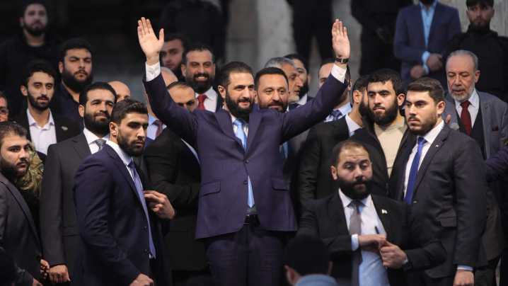 Siria busca su lugar en el mundo un año después de Asad: "La reconstrucción es la prioridad"