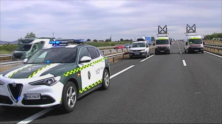 Muere el conductor de un turismo tras chocar contra un camión en la A