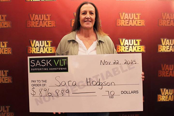 Two progressive VLT game winners take home a total of $1.5 million