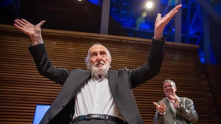 Aplausos de pie para despedir a Héctor Alterio, el actor que marcó al cine argentino y abrazó su oficio hasta el final