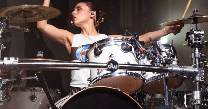 La mexicana Paulina Villarreal, de la banda “The Warning”, es elegida como Mejor Baterista de Rock 2025