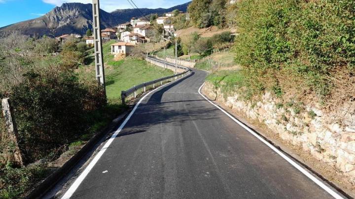 Concluyen los trabajos de mejora de la vía de acceso a Confiñu (Parres)