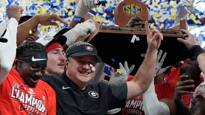'Doubted' Georgia cruises past Alabama, wins SEC title