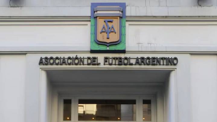 Denuncia de la DGI a la AFA por supuesta apropiación indebida de tributos