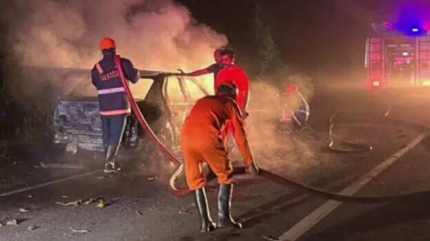 Car carrying Sabarimala pilgrims catches fire near Chalakkayam in Pampa