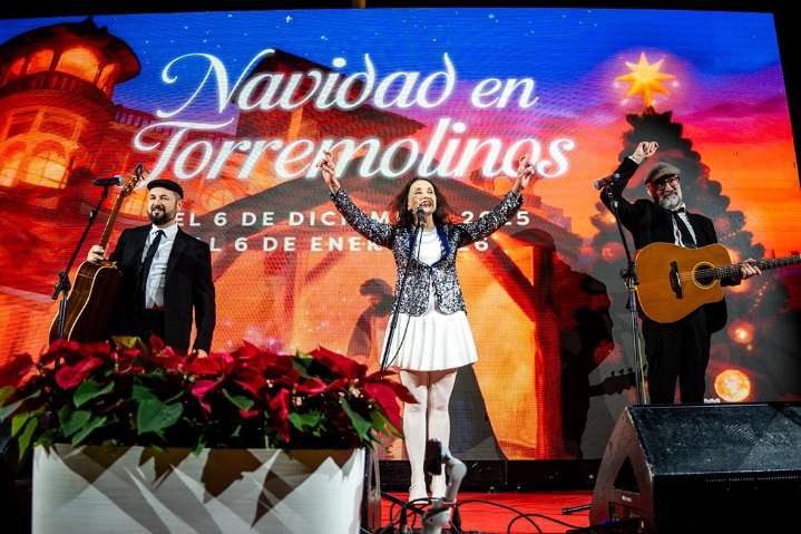 Luz Casal inaugura el alumbrado navideño de Torremolinos