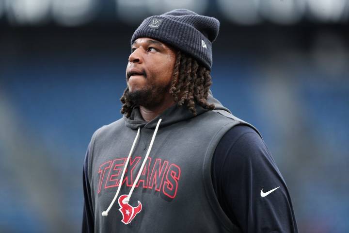 Deadspin | Reports: Texans DE  Tim Settle Jr. (foot) to have season-ending surgery