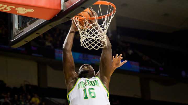 Oregon men's basketball beats UC Davis to end losing streak