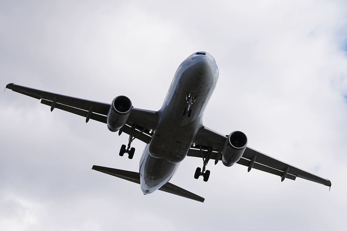 "En alerta". Médicos de Miami piden que se suspendan los vuelos a Cuba