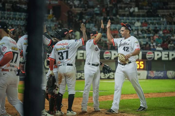 Águilas se impuso por la mínima ante Leones