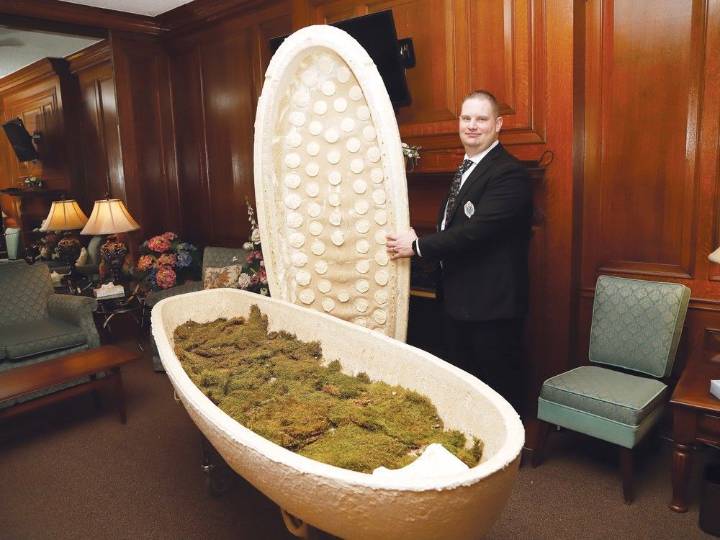 Sudbury, Ont. funeral home offers eco-friendly casket grown from mushrooms