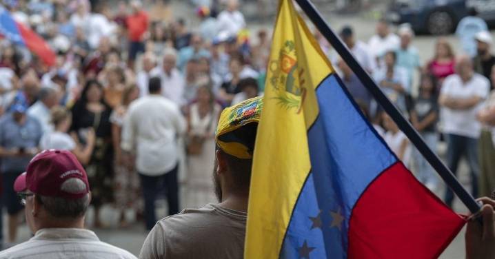 La comunidad venezolana en Galicia, con 20.000 miembros, vive con "calma tensa" los movimientos de Trump