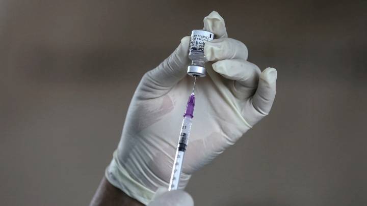 EU investiga si vacunas contra Covid-19 está vinculada con muertes de pacientes