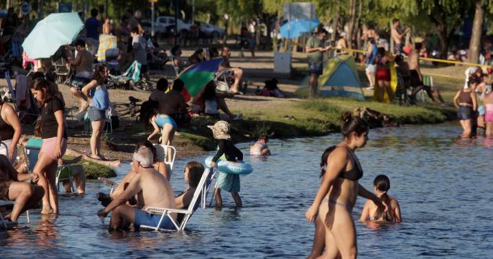 Comenzó la temporada de verano en Neuquén: 163 guardavidas ya cuidan la costa del Limay