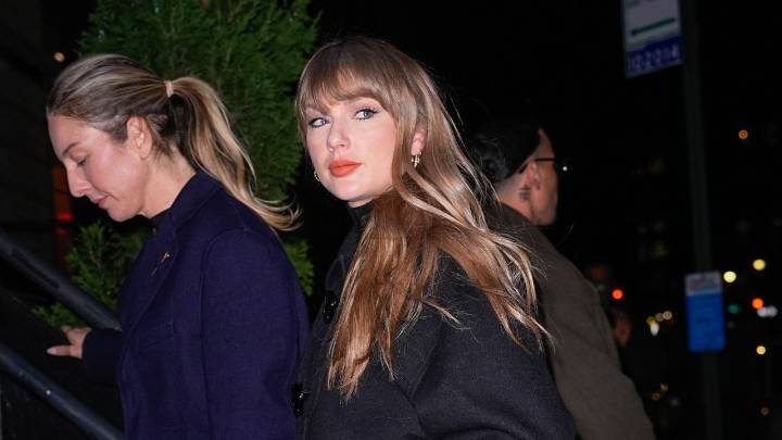 Take Notes on Taylor Swift and Este Haim’s Holiday