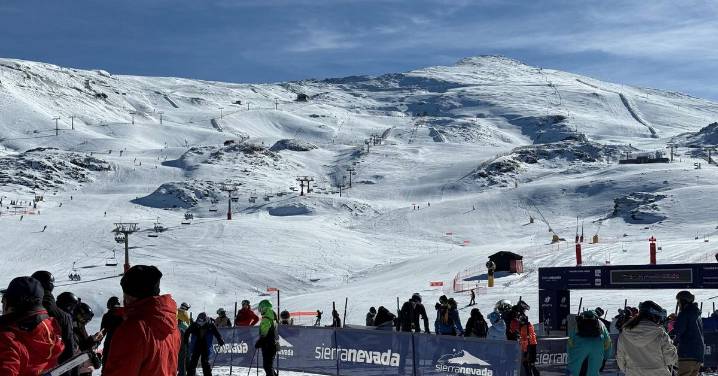 Sierra Nevada recibe a más de 29.000 usuarios en un "gran puente" de la Inmaculada