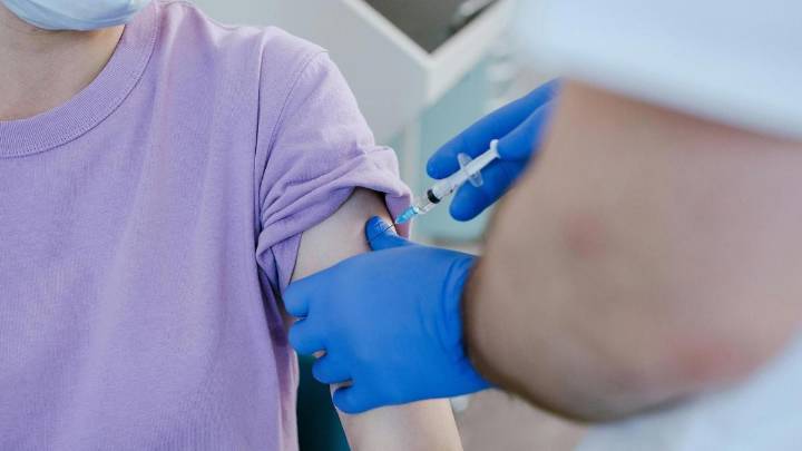 Vacunarse contra el herpes podría reducir el riesgo de demencia y hasta frenar el avance de la enfermedad