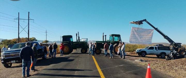 Reportan bloqueos de productores en Saucillo y cruces internacionales
