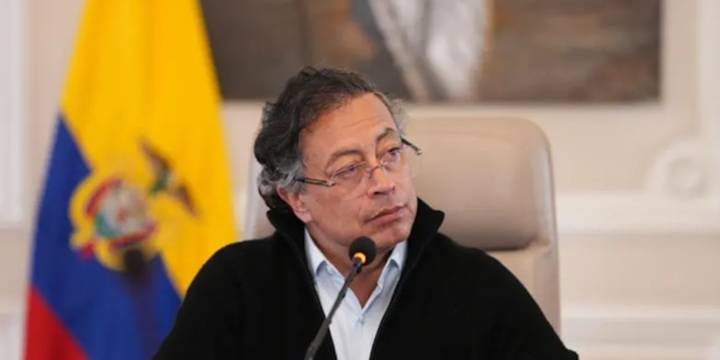 Petro arremetió contra Bruce Mac Master y expuso sus razones para una emergencia económica: “Este es el tipo de mentira que...”