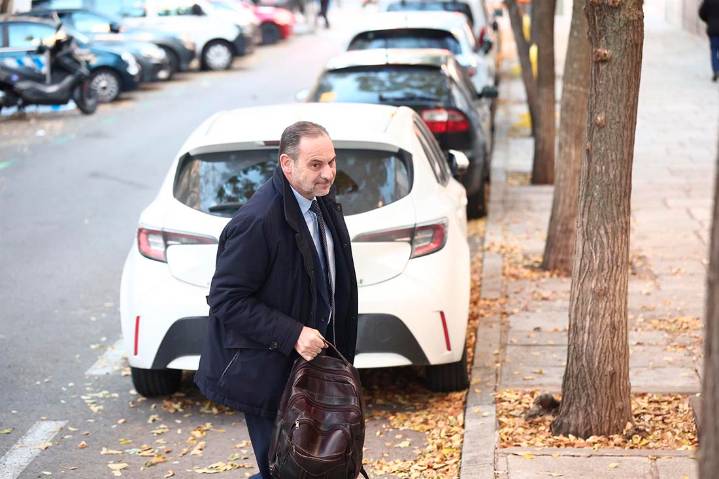 Ábalos pide su puesta en libertad y acusa al juez de un «uso irrazonable del derecho» por mandarle a la cárcel