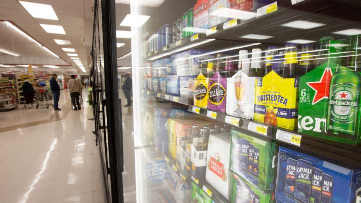 Wondering who delivers alcohol in Florida? Here's what to know