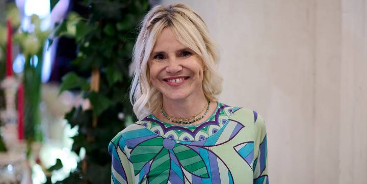 Eugenia Martínez de Irujo estrena el vestido de rayas que inspira los looks de fiesta 'boho' de la temporada