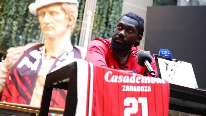 Koumadje se presenta como jugador del Casademont: "Estamos pasando un momento difícil como equipo pero estamos en sintonía y podemos hacer algo"