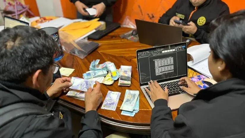 Policía captura a siete trabajadores de la ATU que integrarían banda que extorsionaba a transportistas