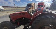 Agricultores cierran la frontera en Chihuahua; Segob dice que no hay motivos para bloquear