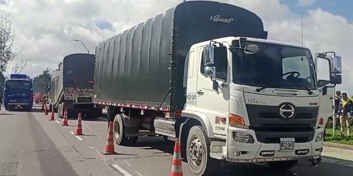 Nueva medida del Gobierno Petro “es un impacto económico devastador” para los dueños de estos carros: “Cambió la tarifa por sí”