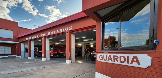 Sirena de bomberos en General Villegas: incendio de maquinaria agrícola