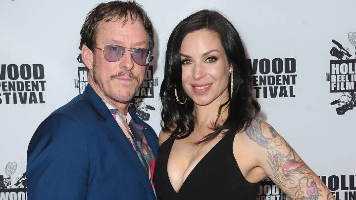 Weezer Bassist Scott Shriner’s Wife Files for Divorce Months After LAPD Shooting Standoff Arrest