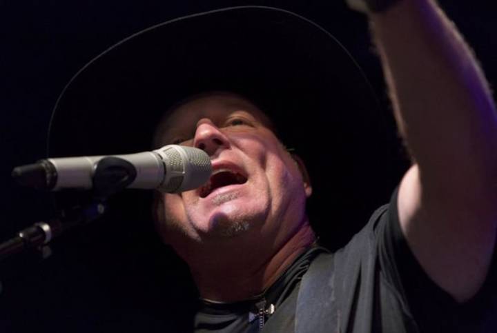 Country music legend worth $20 million slated to play retirement show next week