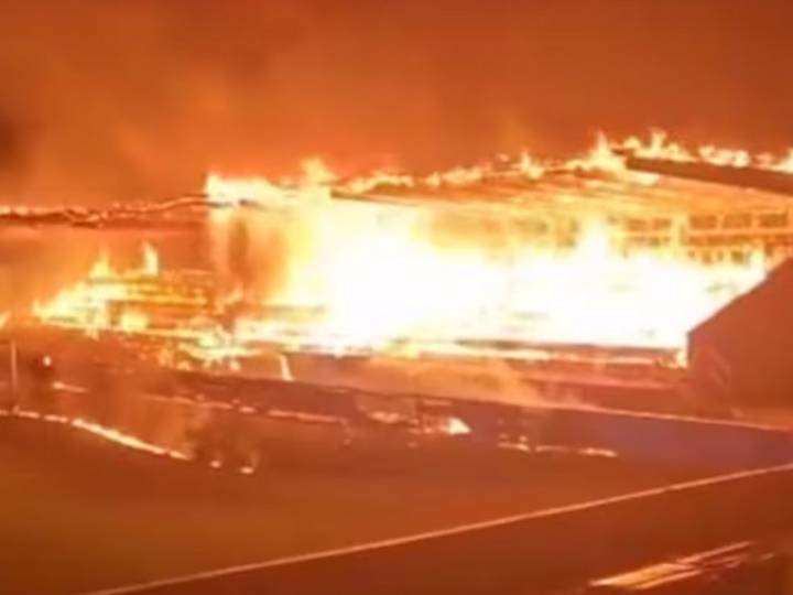 Un tradicional equipo de Finlandia se fue al descenso y sus hinchas prendieron fuego el estadio