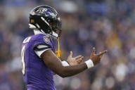 Deadspin | Ravens QB Lamar Jackson returns to practice