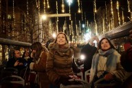 Así funciona el nuevo bus de Navidad de Zaragoza : rutas, luces y una guía muy especial