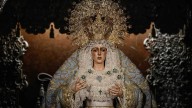 La Macarena regresa a su basílica: largas colas para ver el antes y el después de la virgen tras la polémica restauración