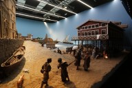 Las Carolinas, la playa y una mítica ballena en el belén del Antiguo Instituto